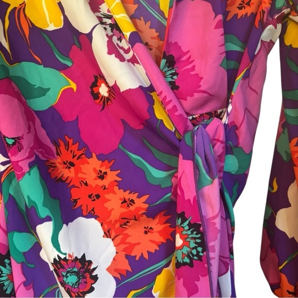 NWT Bucket List Floral Wrap Dress Size Large (L) - Picture 5 of 8